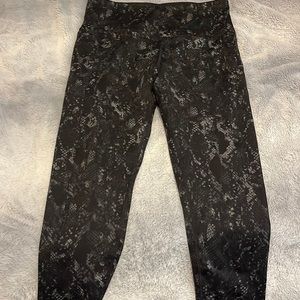Never worn before snake like design leggings